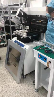China Picareta da máquina do diodo emissor de luz de SMD e equipamento Desktop do lugar com a câmera 11pcs à venda