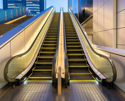 Китай Аэропорт железнодорожного вокзала эскалатора 30 степеней параллельности продается