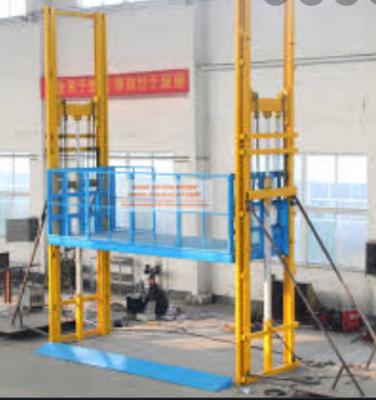 China 0.5m/s 2000KG Outdoor Cargo Elevator Lift Spray Steel Plate for sale