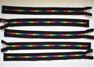 China El tipo plástico nociones de costura Zippers, zipperr coloreado multi de los dientes del arco iris para la ropa en venta