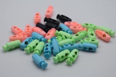 China Dekoratives Färbungs-Match-Plastikschnalle mit Verschluss-Federelement-Schnur zu verkaufen