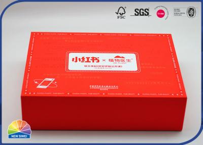 China Caixa de presente de papel uv e gravando do ponto vermelho com o filme do toque macio para o produto da pele à venda
