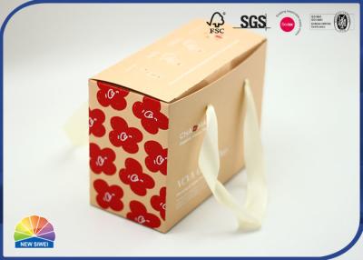 China Kraft Paper Gift Box Flowers With Silk Handle Customized Logo matte varnishing for sale