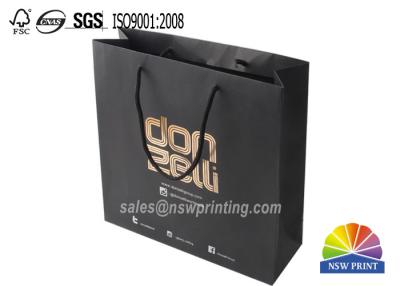 China Bolso de empaquetado de papel de sellado caliente de encargo de la cartulina negra de lujo del logotipo para la ropa en venta