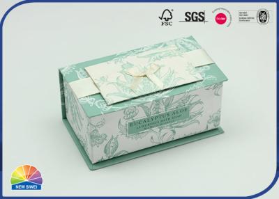 China Paquete de adornos desplegables Tapa abatible con bisagras Caja de regalo con lazo en venta