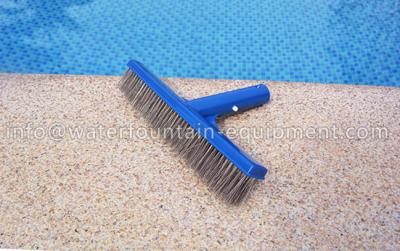 China Escova de aço inoxidável das algas dos acessórios azuis da piscina da limpeza com punho de 12cm à venda