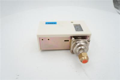 China Custom Color Penn Differential Pressure Switch With Flexible Mounting Board for sale