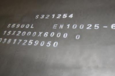 China Alto placas de acero del grado S690QL 1 del EN 10025-6 de la fuerza de producción en venta