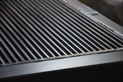 China El aire de aluminio de la aleta de la placa de la barra refrescó el cambiador de calor con el alto tratamiento antiséptico fuerte en venta