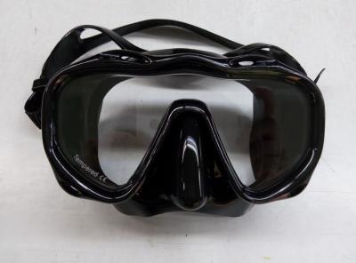 China Adult Divers Mask Free Diving Goggles with Black Silicone Strap Soft Skirt for sale