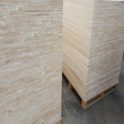 China Lightweight 2x4 Wood Panel Poplar Pine Paulownia Wood Lumber 3mm-50mm for sale