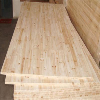 China La madera sólida común del finger artesona el tablero de los muebles del pino de 18m m con la película de la manija hecha frente en venta