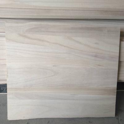 China peso ligero natural del color de los paneles de madera sólidos de la madera dura del Paulownia de 3-55m m en venta