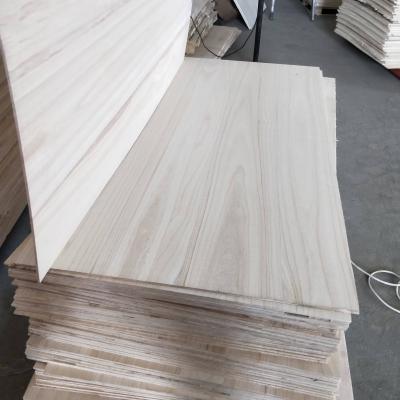 Китай Подгонянная склеенная твердая древесина обшивает панелями высокую ширину стабильности 10mm-1220mm продается