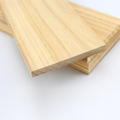 Chine Le bois solide lisse poncé lambrisse le panneau de meubles de pin écologique à vendre