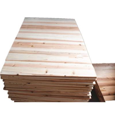 Chine Le sapin fait sur commande Cedar Spruce Solid Wood Edge collé lambrisse l'épaisseur de 5mm-40mm à vendre