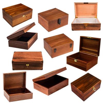 China FSC CC Pine Presentation Lidded Wooden Box for sale