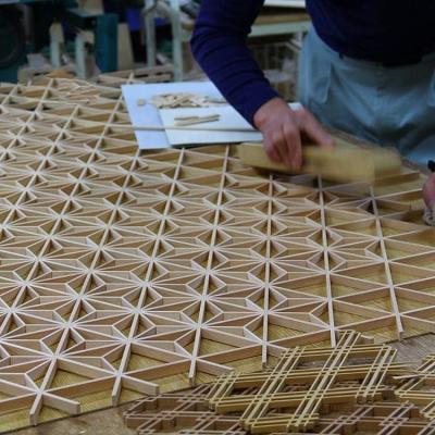 China Pantallas decorativas rústicas del divisor de Kumiko Led Water Bubble Wood de madera para el restaurante en venta