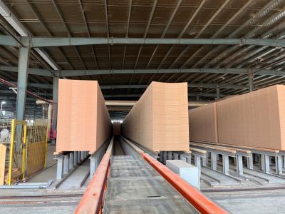 中国 1160*2400mm 28mm Bamboo Plywood Sheets Container Flooring For Repair Container 販売のため