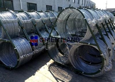 China Dreifaches Standardziehharmonika-Militärziehharmonika-Spulen-Fechten des Draht-Zaun-75m zu verkaufen