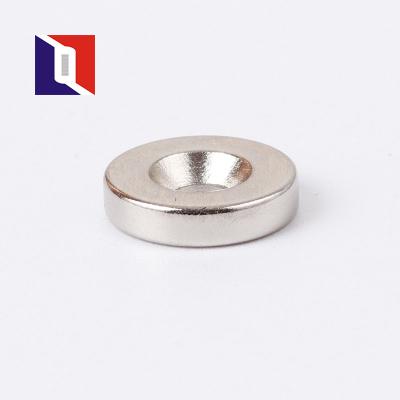 China Strong Magnetic Power M3 M4 M5 M6 Screw Hole Disc Round Neodymium Countersunk Magnets for sale