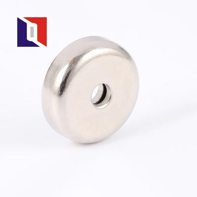 China Industrial Magnet N35 Neodymium Round Base Cup Shaped Pot Magnet With Eyelet en venta