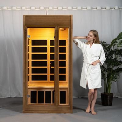 中国 Radiant Indoor Carbon Heaters Mini Wooden Infrared Sauna 1 - 2 Person 販売のため