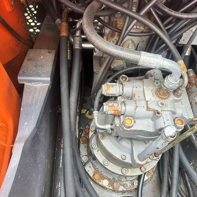 Hitachi ZX210-3 Used Crawler Excavator 0.9m3 Bucket Capacity