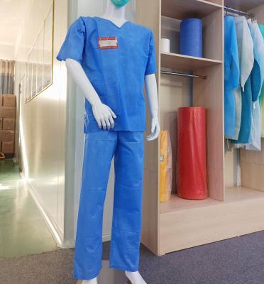 中国 SMMS Anti Bacterial Waterproof Scrub Suits Short Sleeve Suit Patient Suits For Hospital 販売のため