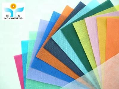 China Anti Tear 100% Polypropylene Raw Material For Medical PP Nonwoven Spun Bond Fabric Roll for sale