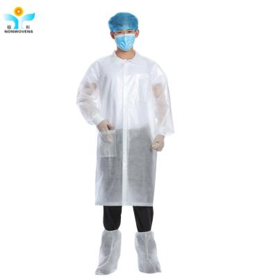 China Los PP disponibles sacan el polvo de la capa del laboratorio de la prueba, capa disponible médica del laboratorio en tela no tejida del polipropileno en venta