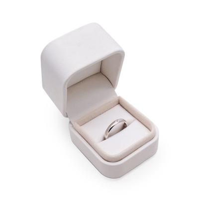 Chine Mariage en cuir Ring Box Silver Stamping de boîte à bijoux magnétique de velours de CMYK 4C à vendre