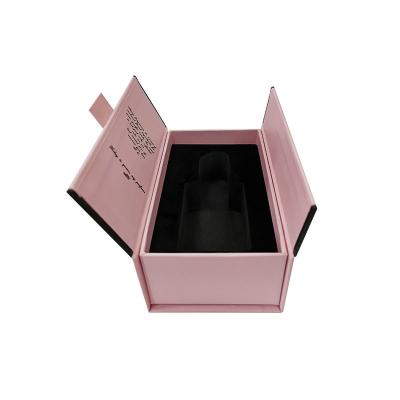 Chine Boîte magnétique d'emballage de parfum de cadeau de fermeture de PMS avec l'ODM d'OEM de ruban à vendre