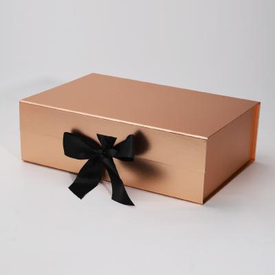 China CMYK 4C Hard Gift Boxes Clothing Packaging Matt Lamination for sale