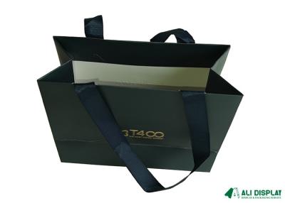 Chine logo de luxe de feuille d'or du cadeau CMYK de sacs en papier de poignée de la corde 300gsm à vendre