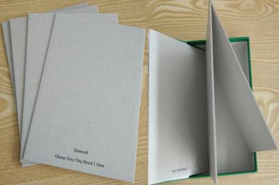China Classifique uma placa de microplaqueta cinzenta cinzenta do papel de placa 650GSM para o material da capa do livro à venda