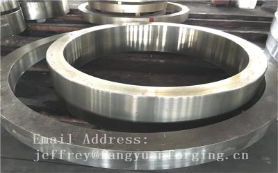 Chine Le récipient à pression inoxydable maintiennent le traitement thermique forgé d'anneaux d'acier à vendre