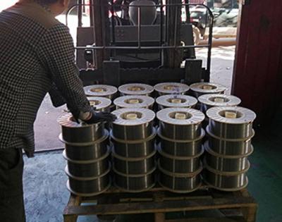 China Kupferner harter schweißender Oberflächendraht HRC62 200kg 2.5mm zu verkaufen