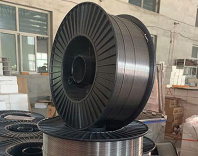 中国 15kg HRC57 1.2mmのセメント産業のための耐摩耗加工の溶接ワイヤ 販売のため