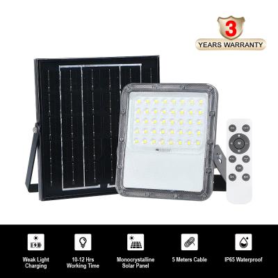 China 100w 200w RGB Wall Mounted Solar LED Flood Light For Stadium Rechargeable IP66 Waterproof for sale