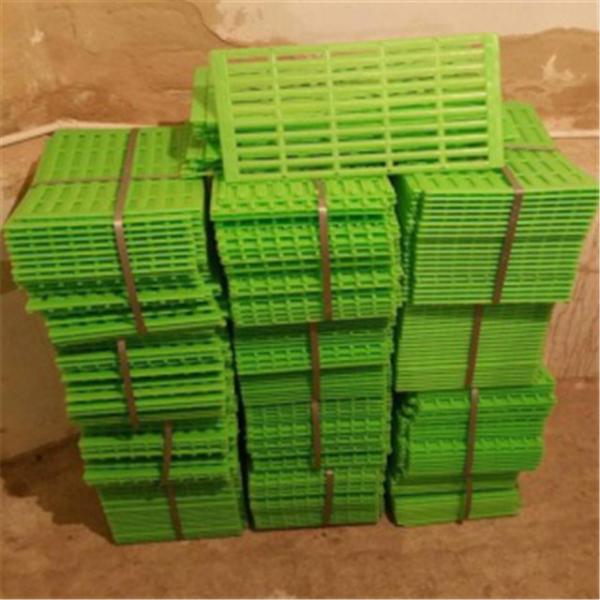 Quality Green Color 40*27cm Rabbit Slat Floor Chicken Plastic Slat Floor Poultry Farm for sale