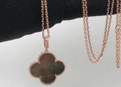 Chine Gray Flower Shape No Diamond a certifié Rose Gold Necklace For Women élégante à vendre