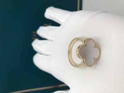 China Madrepérola branca elegante Van Cleef Vintage Alhambra Ring para senhoras à venda