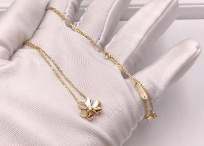 China Elegant Flower Shaped 18K Gold Diamond Necklace With Round Diamonds for sale
