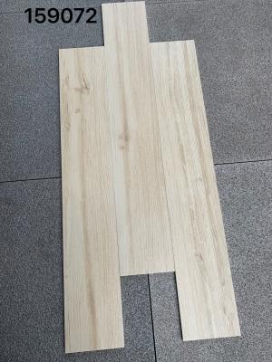 Китай Внутренний вид деревянной фарфоровой плитки с текстурой для гостиной 150х900 мм продается