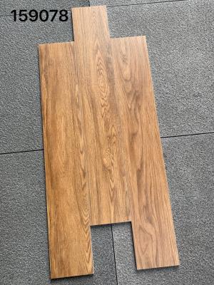 Китай Противоморозный деревянный вид Порцелановая плитка 900 мм Керамическая коричневая нескользящая поверхность продается