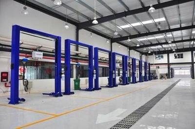 China Workshop Prefabricated Steel Buildings With Glass Wool Sandwich Panel Wall for sale