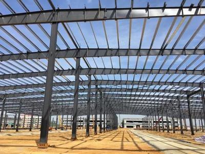China Estructura de edificio pre dirigida de acero del taller de la estructura del chorreo con granalla del Sa 2,5 en venta