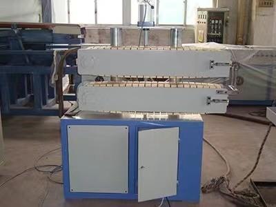 中国 下水水ポリ塩化ビニールの管の放出ライン機械プラスチック電気水路 販売のため