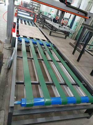 China El panel de pared de bocadillo y cadena de producción completamente automáticos del tablero del cemento de la fibra en venta